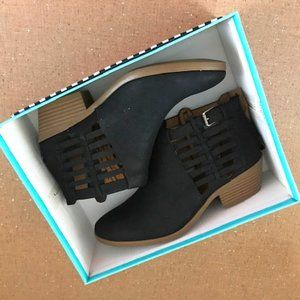 New Soda black suede boots size 6.5